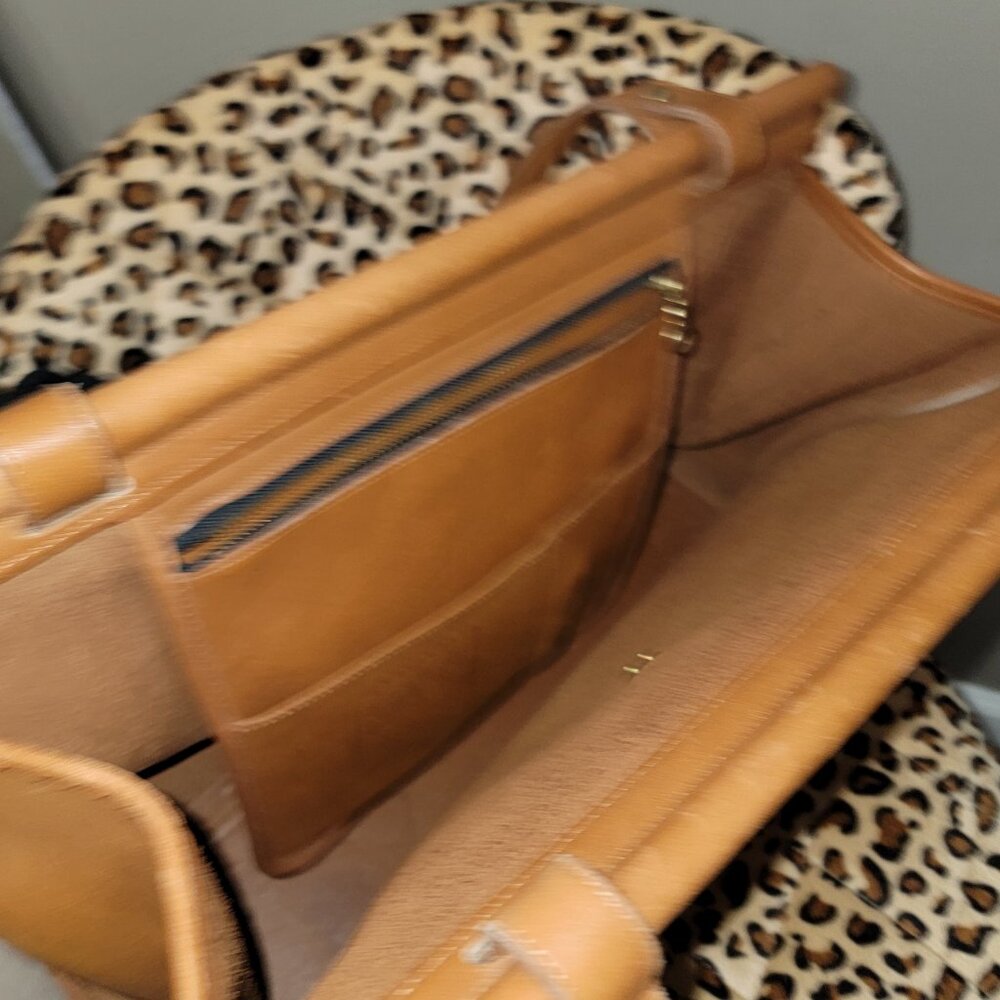 Vintage Coach - Picture 4 of 16